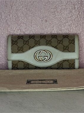 GUC Authentic Gucci wallet- zipper pocket-12 card holders.
